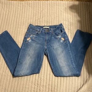 Skinny jeans. Minimum colored flowers on the hip. Mint condition.